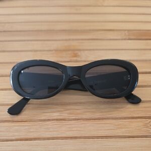 Italian Sunglasses Chic Black Oval Sunglasses